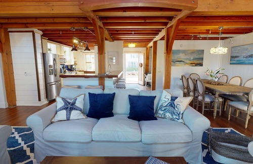 Town Landing Casa | Luxury Coastal Home w2 Living Rooms, Pool, Rooftop
