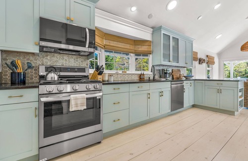 Centerville Casa | Luxury Coastal Retreat w/ Heated Pool! Close to Beaches & Ponds.
