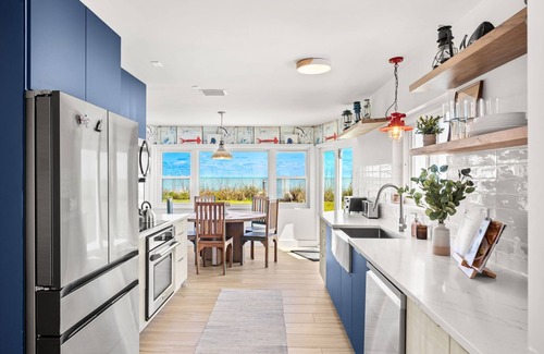 Melbourne Beach Casa | 🌊 Luxury Coastal House ON THE BEACH w/Oceanfront Pool & VIEWS!