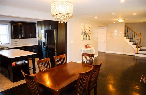 Meriden Casa | Luxury Colonial near Hiking Trail
