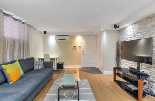 Cote-Des-Neiges—Notre-Dame-De-Grace Apartamento | Luxury condo 1 bedroom & 1 sofabed , sleeps 4 & Hi-Speed WIFI