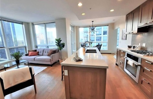 Eau Claire Condominio | Luxury Condo by River w/City Views