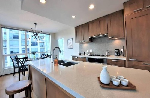 Eau Claire Condominio | Luxury Condo by River w/City Views