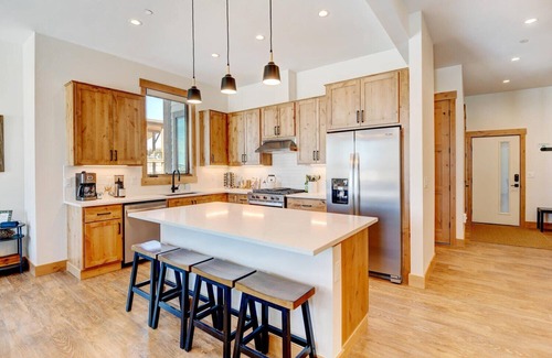 Fraser Casa | Luxury Condo E201 I Private Hot Tub I Great Views I Best Price I Discounted Attractions
