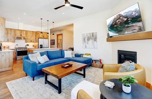 Fraser Casa | Luxury Condo E201 I Private Hot Tub I Great Views I Best Price I Discounted Attractions