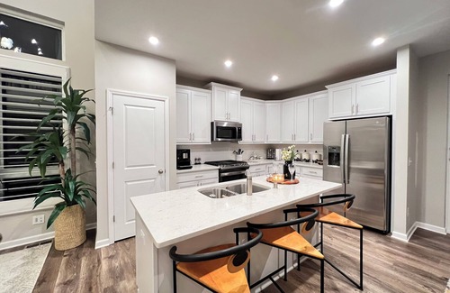 Cottage Grove Casa | Luxury condo in welcoming safe and warm neighborhood in Woodbury/Cottage Grove.