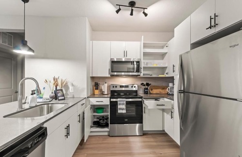 East Ybor Apartamento | Luxury Condo in Ybor City Tampa w/Pool access