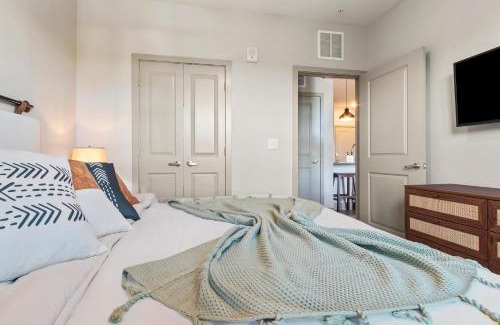 East Ybor Apartamento | Luxury Condo in Ybor City Tampa w/Pool access