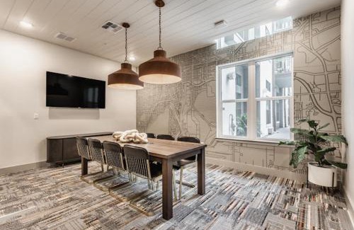 East Ybor Apartamento | Luxury Condo in Ybor City Tampa w/Pool access