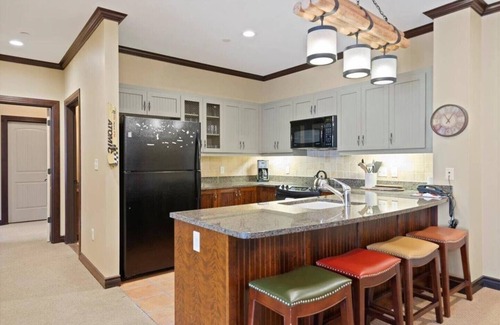 Stratton Mountain Condominio | LUXURY CONDO l 2 EN SUITES l FALL FOLIAGE l POOL & HOT TUB