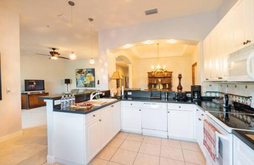 Imperial Golf Estates Apartamento | Luxury condo near Wiggins pass beach & park