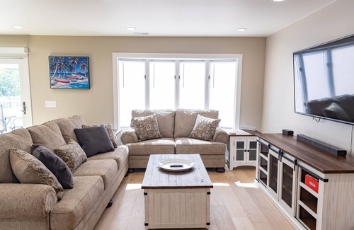 Caseville Condominio | Luxury Condo Overlooking Marina