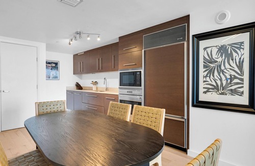 Downtown Miami Condominio | Luxury condo w balcony & stunning views, W hotel amenities- pool, spa, gym!