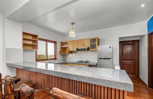Máncora Condominio | Apartamento privado en condominio de estilo Tiki con piscinas cerca de la playa de Máncora