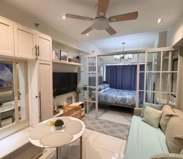Pasay Apartamento | Luxury Condo with a view of Manila Bay