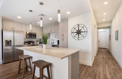 North Trail Condominio | Luxury Condo with Xtra Large Patio & Pool Views