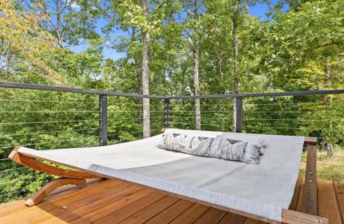 Young Harris Casa | Luxury Container Hammock, Fire Pit Pool