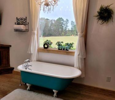 Georgia Coast Casa | Luxury Converted Silo Glamping Site for Romantic Weekends Away in Danville, Georgia