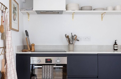 Inchbrook Cabaña | Luxury Cotswold cottage with valley views and stylish interiors.