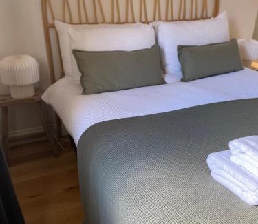 Stow-on-the-Wold Casa | Luxury Cotswold Cottage with hot tub in Stow on the Wold!