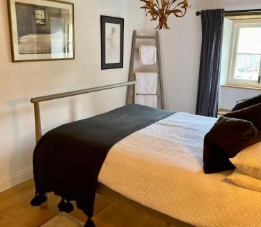 Stow-on-the-Wold Casa | Luxury Cotswold Cottage with hot tub in Stow on the Wold!