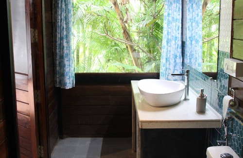 Morjim Cabina | Luxury cottage in a lush green-50 meters from Morjim beach