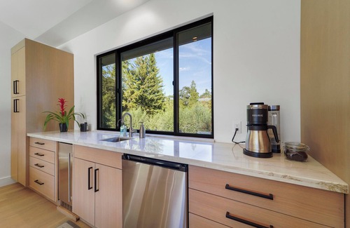 Napa Cabaña | Luxury cottage minutes from Yountville with Pool/SPA Access