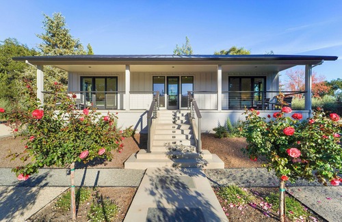 Napa Cabaña | Luxury cottage minutes from Yountville with Pool/SPA Access