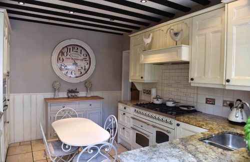 Windsor Cabaña | Luxury Cottage Near Windsor Castle