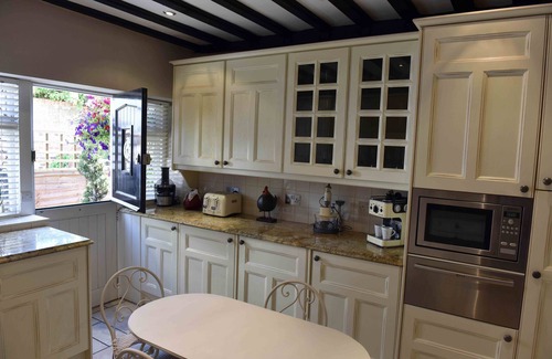 Windsor Cabaña | Luxury Cottage Near Windsor Castle