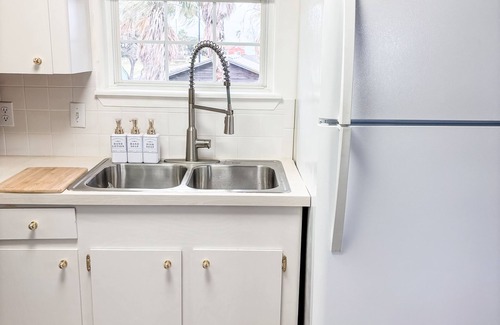 Flour Bluff Casa | Luxury cottage on the bay/ private pier/Flour Bluff/15 min. to the beach!