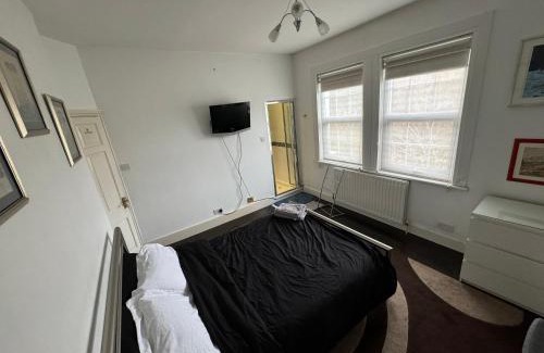 Leyton Casa | Luxury Cottage Room