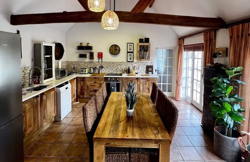 Guildford Cabaña | Luxury Cottage -Vista a la Piscina-Rural-De Lujo-Baño en la habitacion