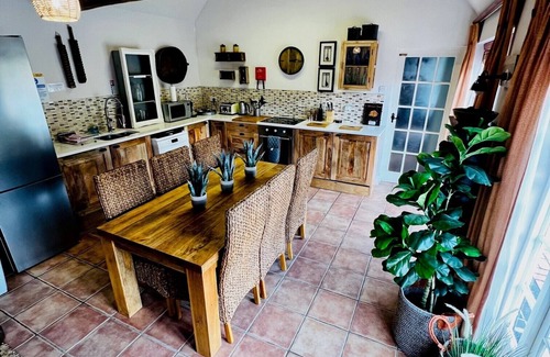 Guildford Cabaña | Luxury Cottage -Vista a la Piscina-Rural-De Lujo-Baño en la habitacion
