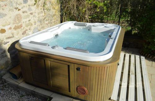 Saint-Polycarpe Casa | Luxury cottage with Jacuzzi in Saint-Polycarpe