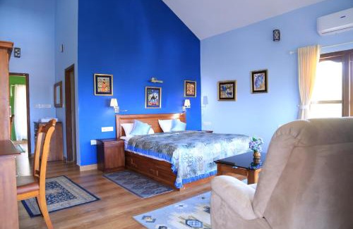 Anachal Casa | Luxury cottages with beautiful mountain view