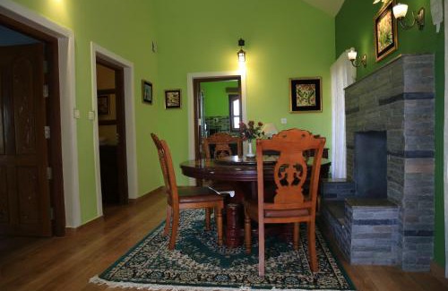 Anachal Casa | Luxury cottages with beautiful mountain view