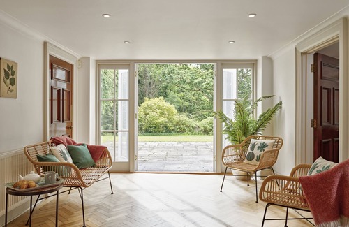 Wareham Casa | Luxury Country Manor House with private grounds and swimming pool