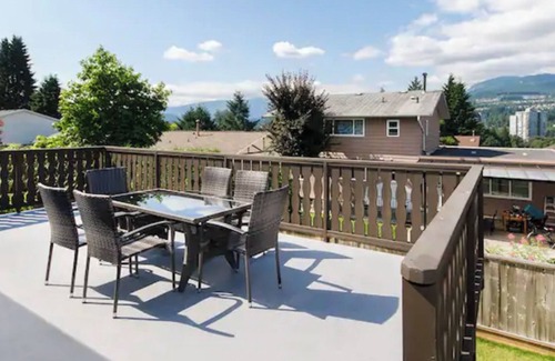 Port Moody Casa | Luxury Country Style Home - S -. +Hottub And Gym+ . Pet Friendly !