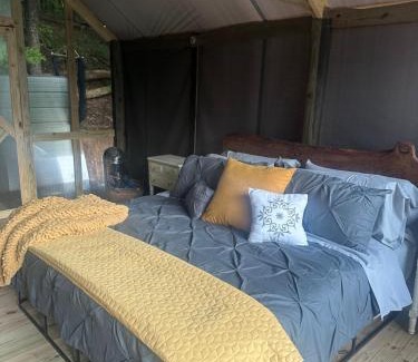 Buford Otro | Luxury Cozy Glamping Cabin Retreat Natural Hide Out