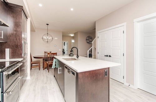 Southwest Calgary Casa | Luxury cozy home in the south of Calgary