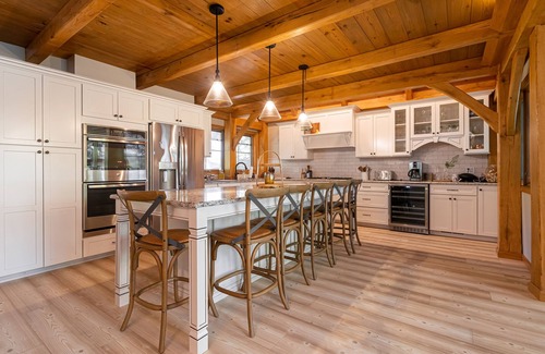 Goreville Casa | Luxury Craftsman 6BR Lake House "On The Rocks"