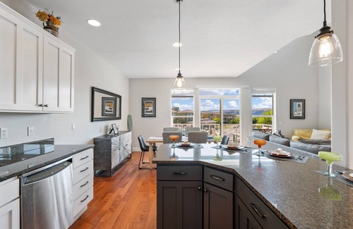 Quincy Casa | Luxury @ Crescent Bar! Pool & Free Golf!