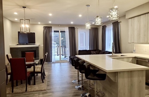 Bracebridge Casa | Luxury Custom Built Townhome Muskoka