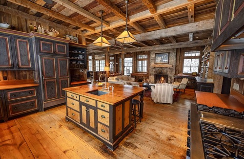Londonderry Casa | Retiro de vigas y postes personalizados de lujo