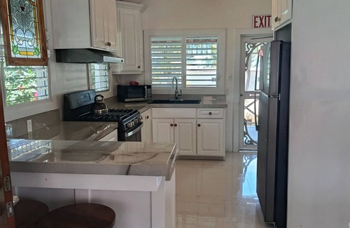 Cayo Corker Casa | Luxury Deluxe King Suite