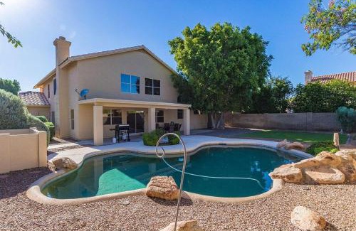 Dobson Woods Casa | LUXURY Desert Oasis! 5 bedroom, 3 bath w HEATED POOL