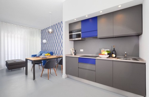 Sorrento City Centre Apartamento | Luxury Design Home & Jacuzzi in Heart of Sorrento