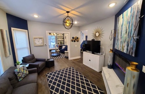 Vine Casa | !Luxury Designed Listing! - Downtown - Soaker Tub