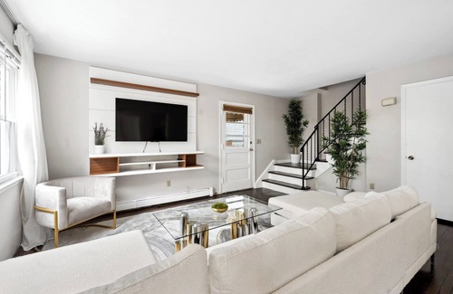 White Plains Casa | Luxury Designer Home near NYC + Free Parking!